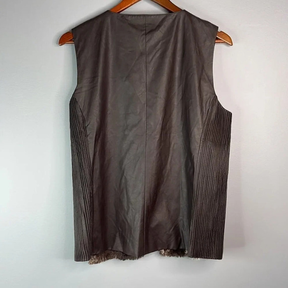 REBA NWT Faux Fur Vest Madrid Brown Faux Leather Zip Up Studded Brass Mobwife L - Picture 5 of 11